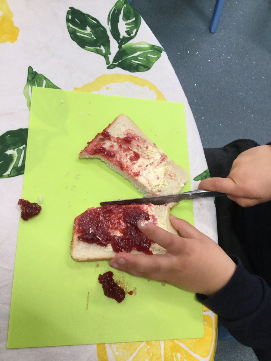 EPSMissMichael's tweet photo. This afternoon, Reception had a picnic just like Baby Bear had on the moon. We made our own sandwiches and enjoyed them together. Look at the great skills we had spreading the knife and even cutting off crusts! @Eastfield_EN3 @hussain_roksana https://t.co/5rNZmKFEq0