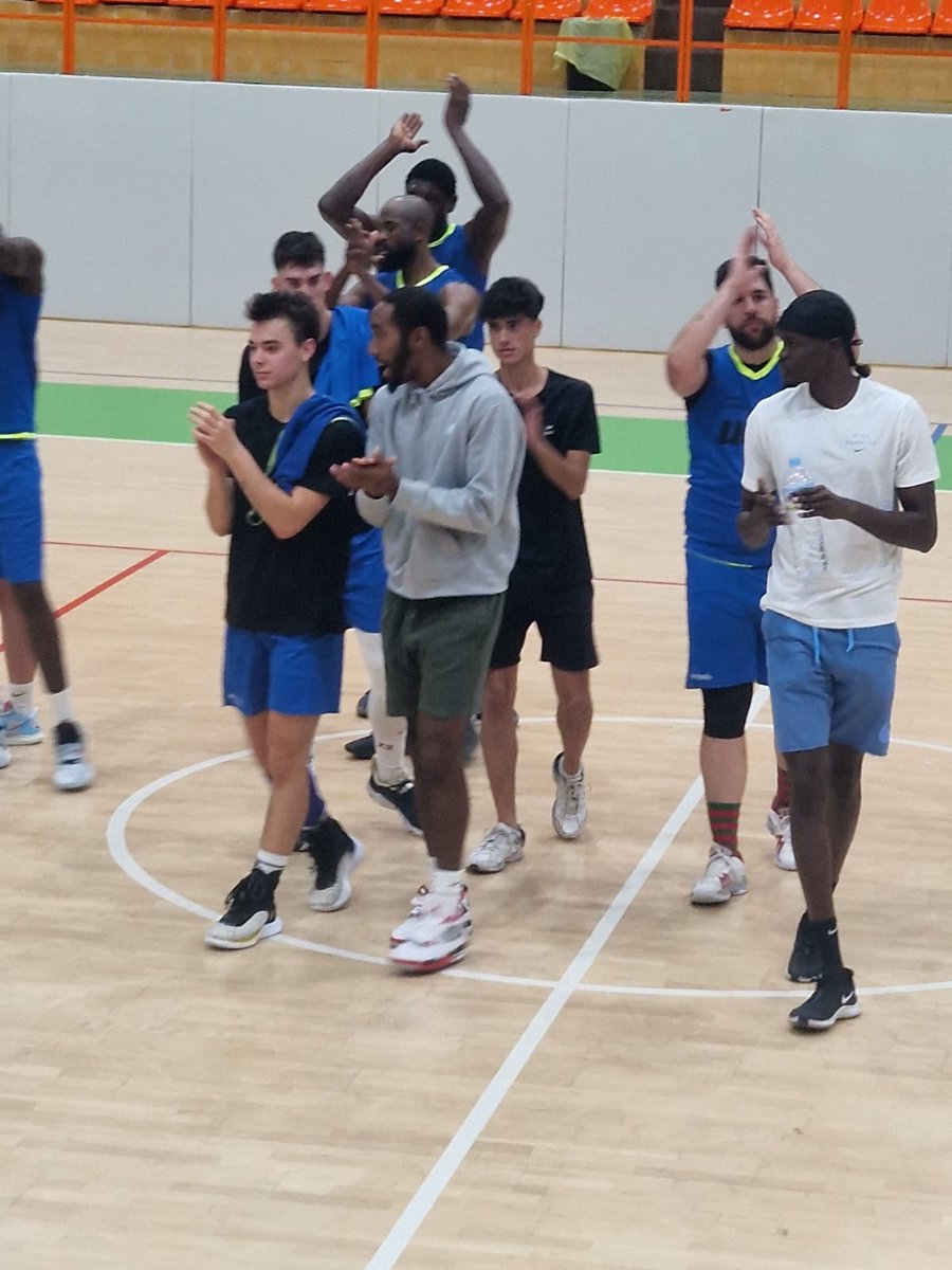 cdubaloncesto's tweet photo. Gracias por estar. Gracias por vuestra acogida. Gracias por vuestro apoyo. Gracias por ser así. Gracias por todo. Desde @cdubaloncesto   GRACIAS!!! 🙏😍😍😍🙂 https://t.co/QlYuyxCLid