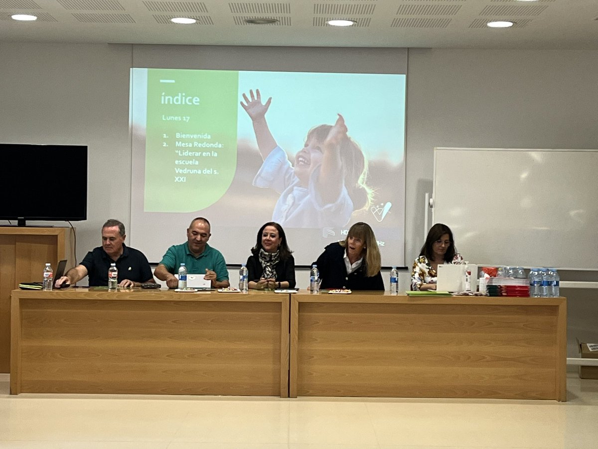 EscuelasVedruna's tweet photo. Comenzamos la reunión de los directores de nuestras escuelas con una mesa redonda sobre el liderazgo de la escuela #vedruna en el siglo XXI https://t.co/LY5aNQG5RK