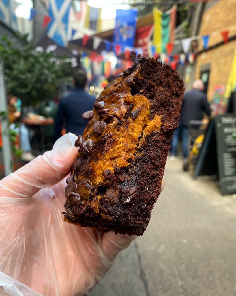 kegarmo's tweet photo. Pumpkin swirl brownies Vegan 🌱 #vegan #autum #Halloween #cake #fyp #FYP #fyptt #fypシ #GoodMorningTwitterWorld #veganism #love #GoodVibes #cookie #brownie https://t.co/pXer6NhJt7