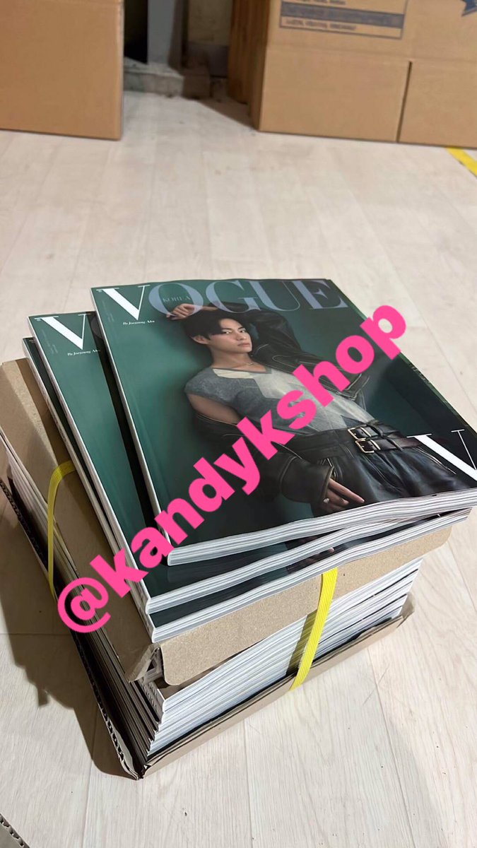 kandykshop's tweet photo. #kandyKUPDATES #kandyKPROOFS

First PO V x Vogue Magazine previous arrival in kr add, pls see the last photo for the poster update~

Thank you again for trusting us, waiting for 2nd PO (special cover)🙇‍♀️💗 https://t.co/EAcEczNCTy