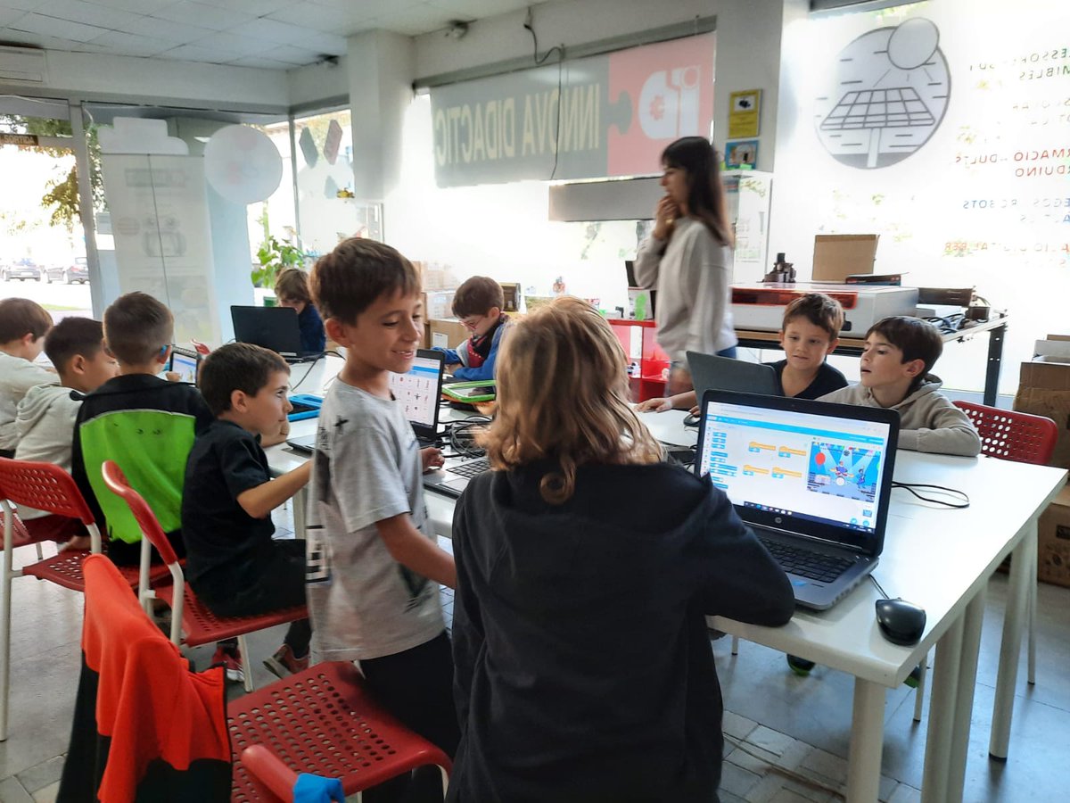 Hoy en <a href="/Innovadidactic/">Innova Didactic</a> , en <a href="/olotuit/">Ajuntament d'Olot</a>
20 niños realizando actividades de  ROBÒTICA
0 niñas
🗣️- Houston , tenemos un problema
¿Teneis soluciones?