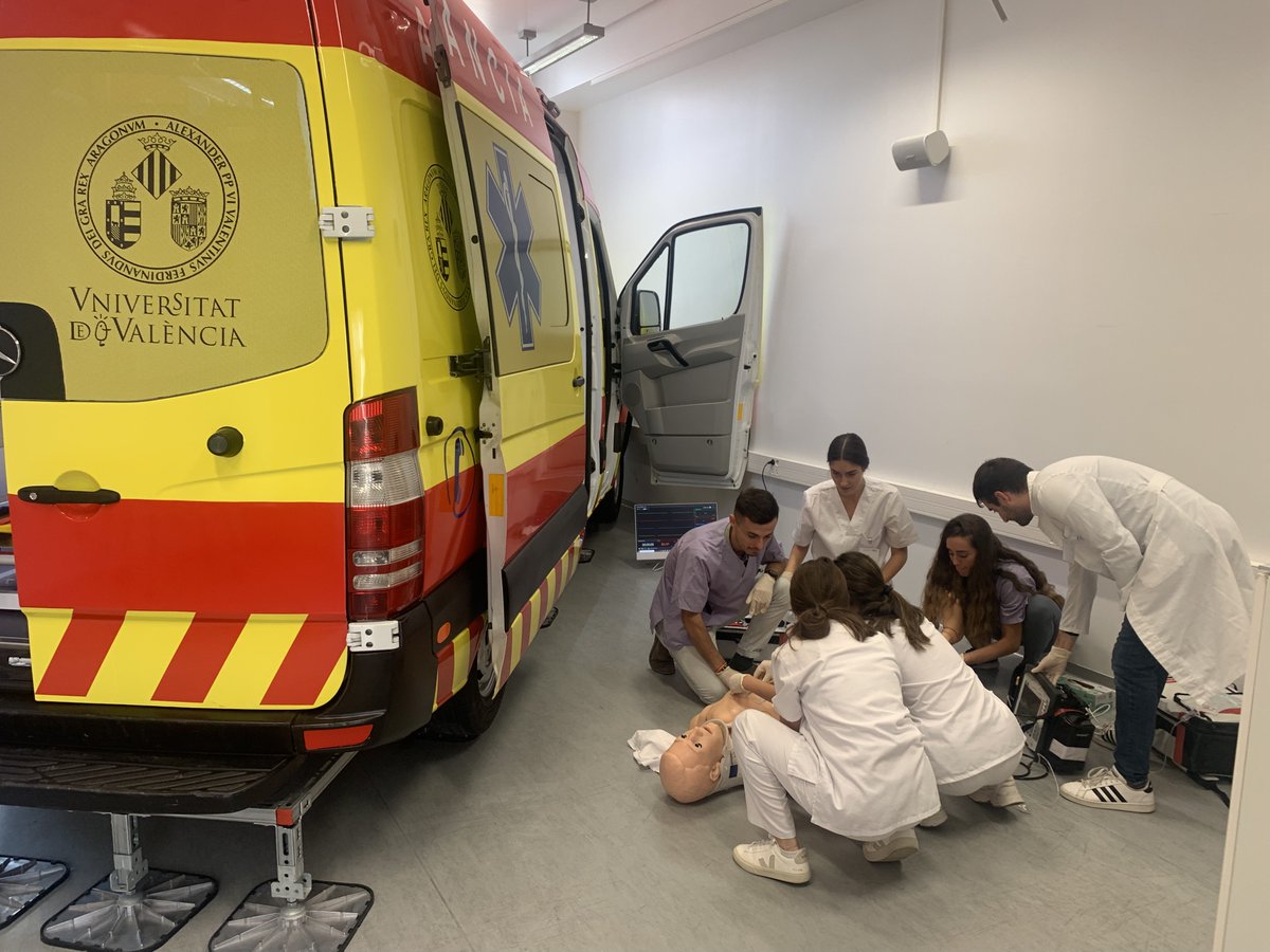 GAguilarSICU's tweet photo. #MedicalSimulation #WorkShops #SchoolOfMedicine @anestesiavalen @Cot_clinico_VLC @GVAclinic @incliva_iis #SomClinic @medicina_uv #SchoolOfNursing @fip_uv #CESIS @UV_EG @SCISEDAR @sedar_es @secotsecot @ESAIC_org @ESICM @SCCM https://t.co/jg2GP07yeW