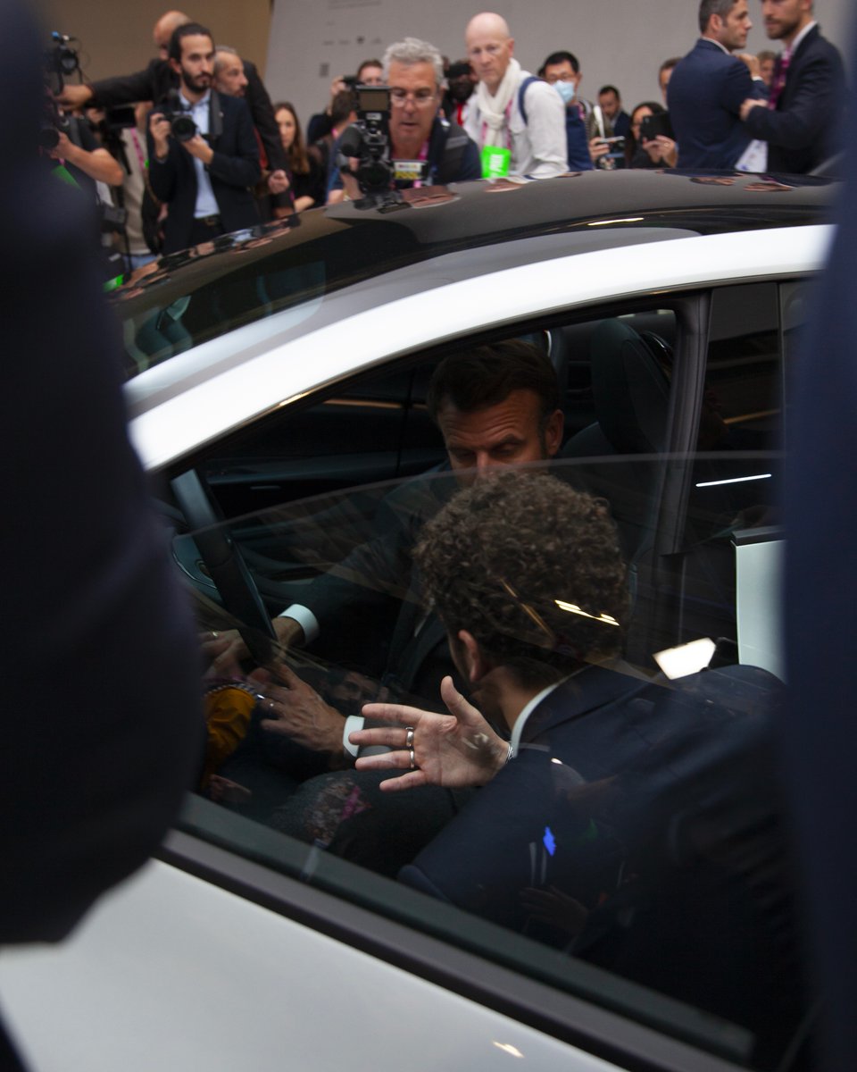 C'est un honneur d'avoir pu présenter aujourd'hui l'Hopium Māchina, au Président de la République <a href="/EmmanuelMacron/">Emmanuel Macron</a>, à l'occasion du <a href="/mondialdelauto/">Mondial de l'Auto - Paris</a>. 

Fier de contribuer au renouveau industriel français !