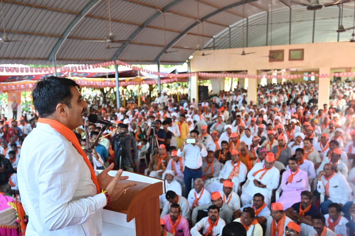 ChaudhryShankar's tweet photo. It was indeed an astounding welcome to BJP's "Gujarat Gaurav Yatra" at the pious land of Ogadnath, Deodar.

Special mention to all the people of Deodar for showering much love, immense respect, and amazing support! https://t.co/wOPZtxUVKM