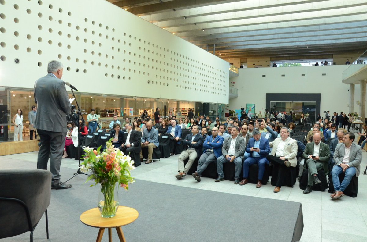 UAustraldeChile's tweet photo. Rector Dr. Hans Richter, participa en el #EncuentroAreasProtegidas entregando un mensaje donde destaca la importancia de la protección de los territorios, mediante la investigación y un eficiente trabajo científico. #Valdiviacl
Ver encuentro aquí 👇 https://t.co/pvjIT0HWu7 https://t.co/5c0XN97sbZ