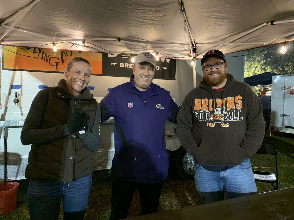 ESRunningClub's tweet photo. Thank you to our Good Beer Festival volunteers! Our volunteers helped us raise $300 for our ESRC Scholarship Fund! #goodbeerme #esrclub https://t.co/FC65fLN2Li