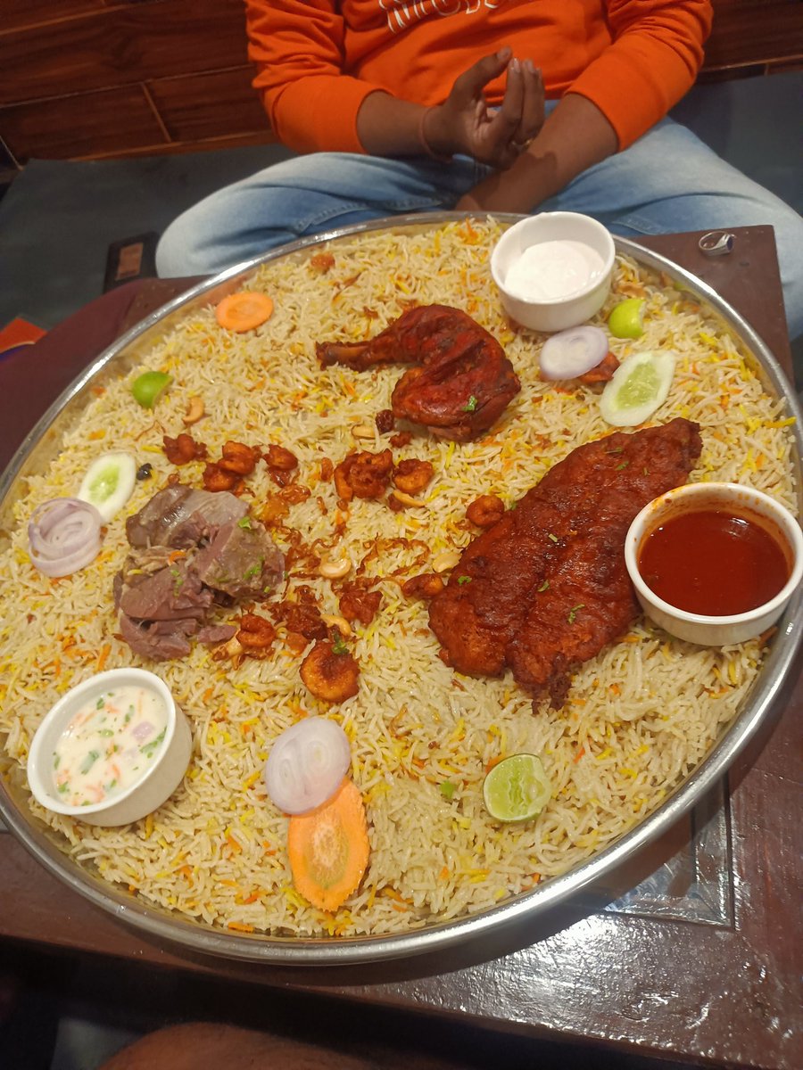 saintrfan9's tweet photo. #mandi in #anakpalli
#themasterchef
Food 👌👌👌👌 🤗 https://t.co/c4wmlXkUW9