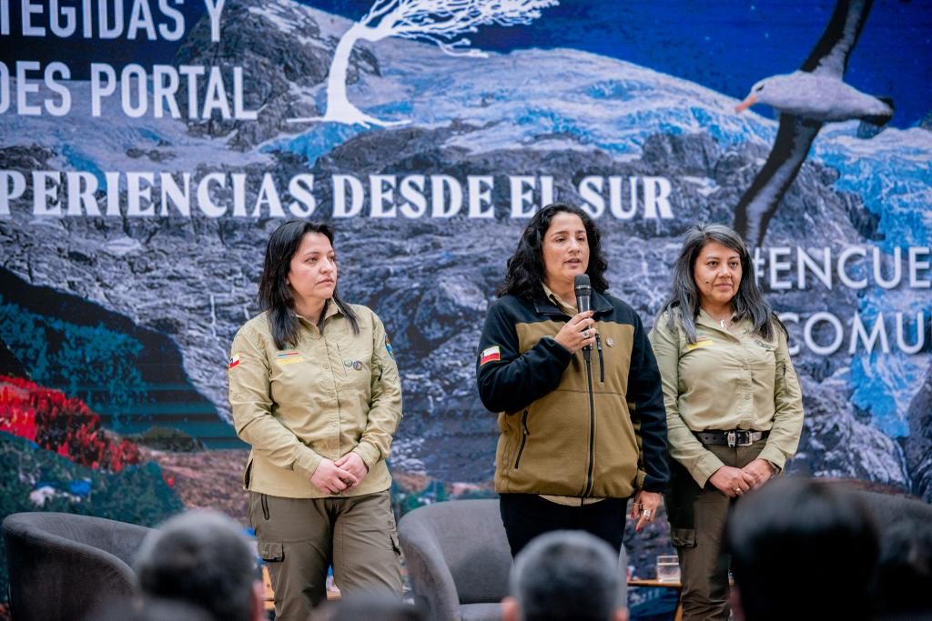 UAustraldeChile's tweet photo. Rector Dr. Hans Richter, participa en el #EncuentroAreasProtegidas entregando un mensaje donde destaca la importancia de la protección de los territorios, mediante la investigación y un eficiente trabajo científico. #Valdiviacl
Ver encuentro aquí 👇 https://t.co/pvjIT0HWu7 https://t.co/5c0XN97sbZ