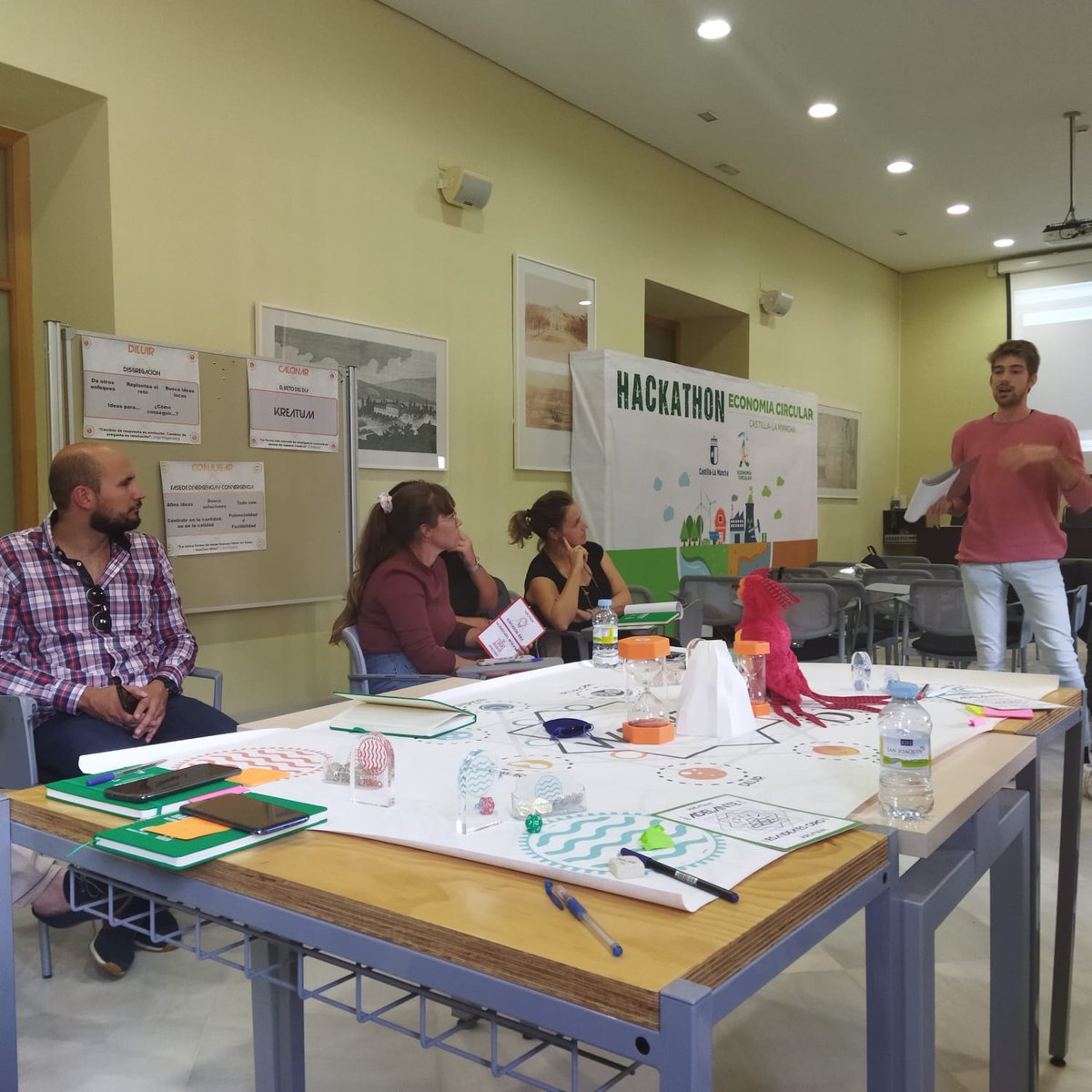 ✅HACKATHON ECONOMÍA CIRCULAR #CLM

♻️Empresas, universidad y administración trabajando en la búsqueda de ideas innovadoras 💡para hacer de #CLM una región circular

👉El dtor gral <a href="/FJSARIZA/">Javier Ariza Cantero</a> ha participado en la primera jornada de la nueva edición del Hackathon

<a href="/gobjccm/">Gobierno de Castilla-La Mancha</a>