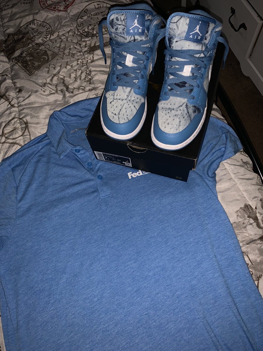 justashlei's tweet photo. #kotd Feeling a little blue today, Dutch blue to be exact. Nice little fit for work with the AJ1 Mid Dutch Blue #yoursneakersaredope #sneakerheads #nike #airjordan1 #sneakers #dutchblue #jumpman https://t.co/tgvwSuq9KK