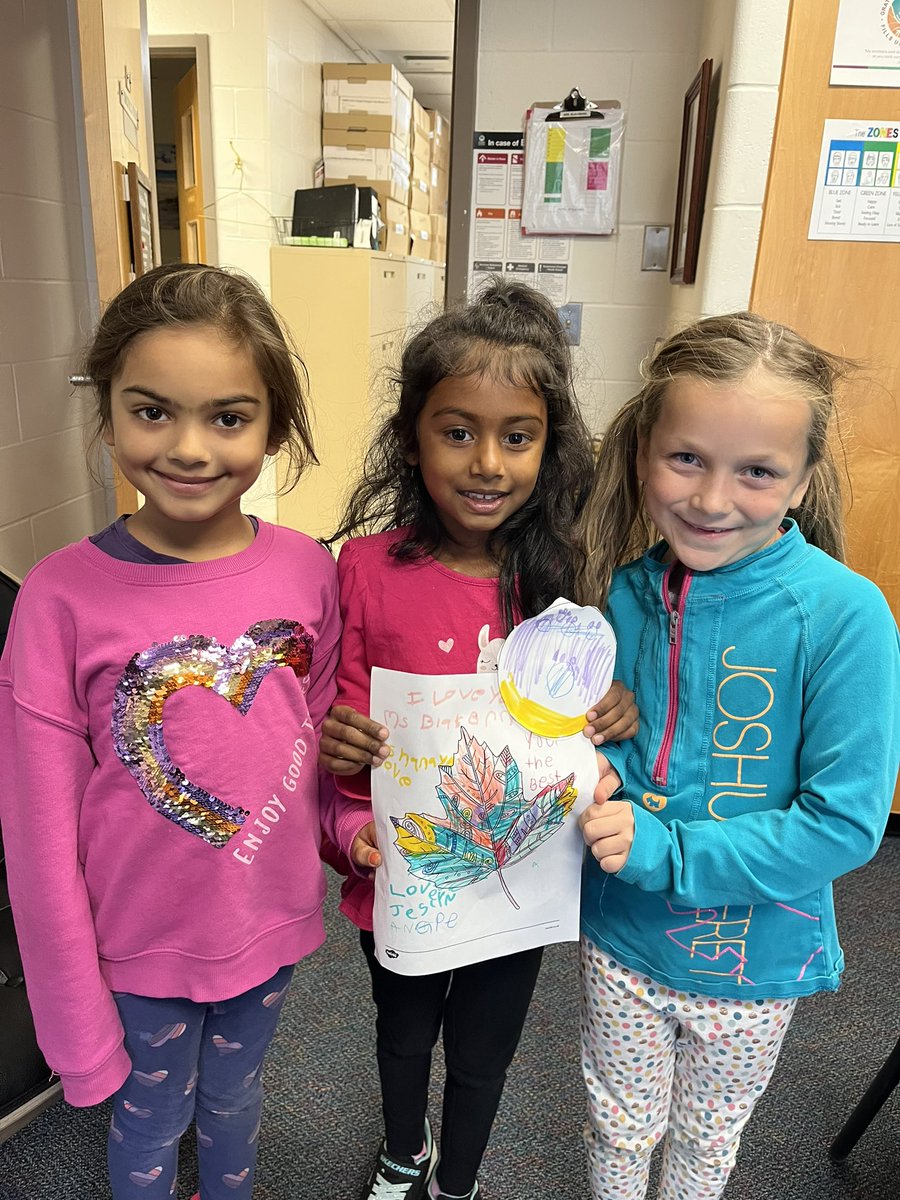 StAnneOCSB's tweet photo. Happiness is three thoughtful Lions..,Thank you for making my day! #BlessedP #CubKindness π¦β₯οΈπ@MsSfarmer https://t.co/XbOjBuH1z1