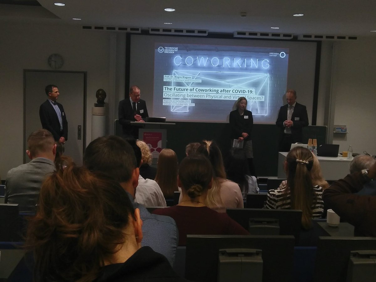 FrederikeHennig's tweet photo. Neulich haben @jswesche und ich an der GeNeMe teilgenommen. War eine tolle Konferenz zum Einsatz neuer Medien in vielfältigen Kontexten. Unser Highlight war natürlich, dass wir unser Projekt vorstellen durften, danke für den tollen Austausch und das positive Feedback! #motivated https://t.co/2L2zAqKfwd