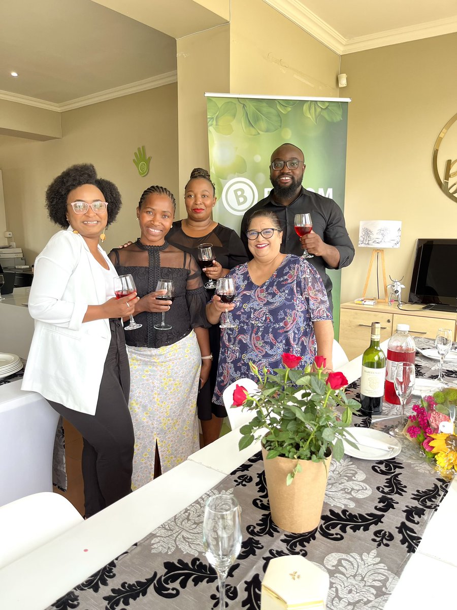 noxbloom's tweet photo. How amazing is my team though guys
A whole #BossesDay surprise lunch ๐๐๐ฝ๐๐ฝ
Iโm eternally grateful #BloomStars
@BloomMarketing_ https://t.co/PSny1Dek7S
