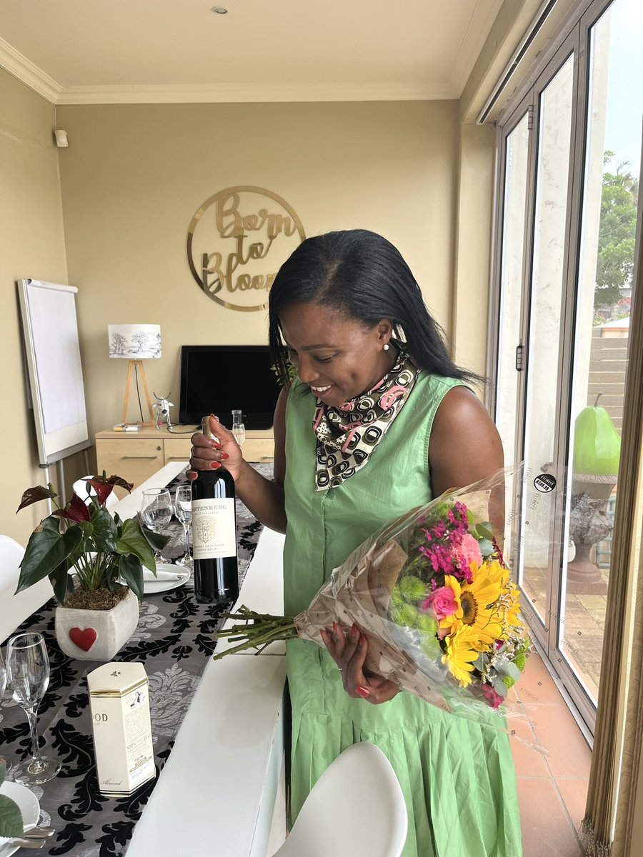 noxbloom's tweet photo. How amazing is my team though guys
A whole #BossesDay surprise lunch ๐๐๐ฝ๐๐ฝ
Iโm eternally grateful #BloomStars
@BloomMarketing_ https://t.co/PSny1Dek7S