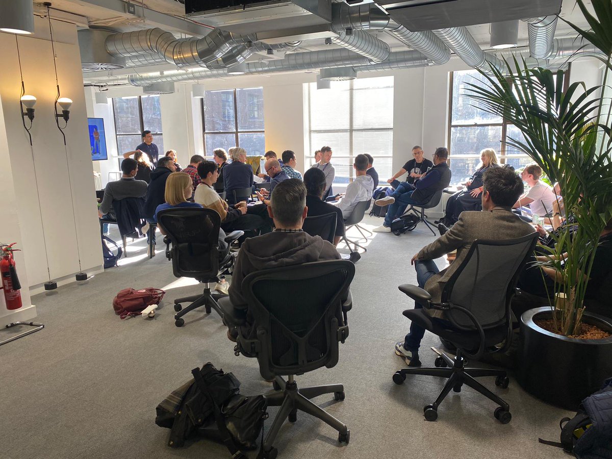 Shift_AI_Events's tweet photo. Cheers to a wildly successful Startup Program today 🥳🥂
We can't wait to hear our Pitch Competition semi-finalist's pitches tomorrow before the Final Winner is announced on Wednesday! 🔥
@matthlerner @intercom @AppSumo @FreshworksInc
#SaaStock2022 #SaaSCity #StartupProgram https://t.co/zAVAg778Kw
