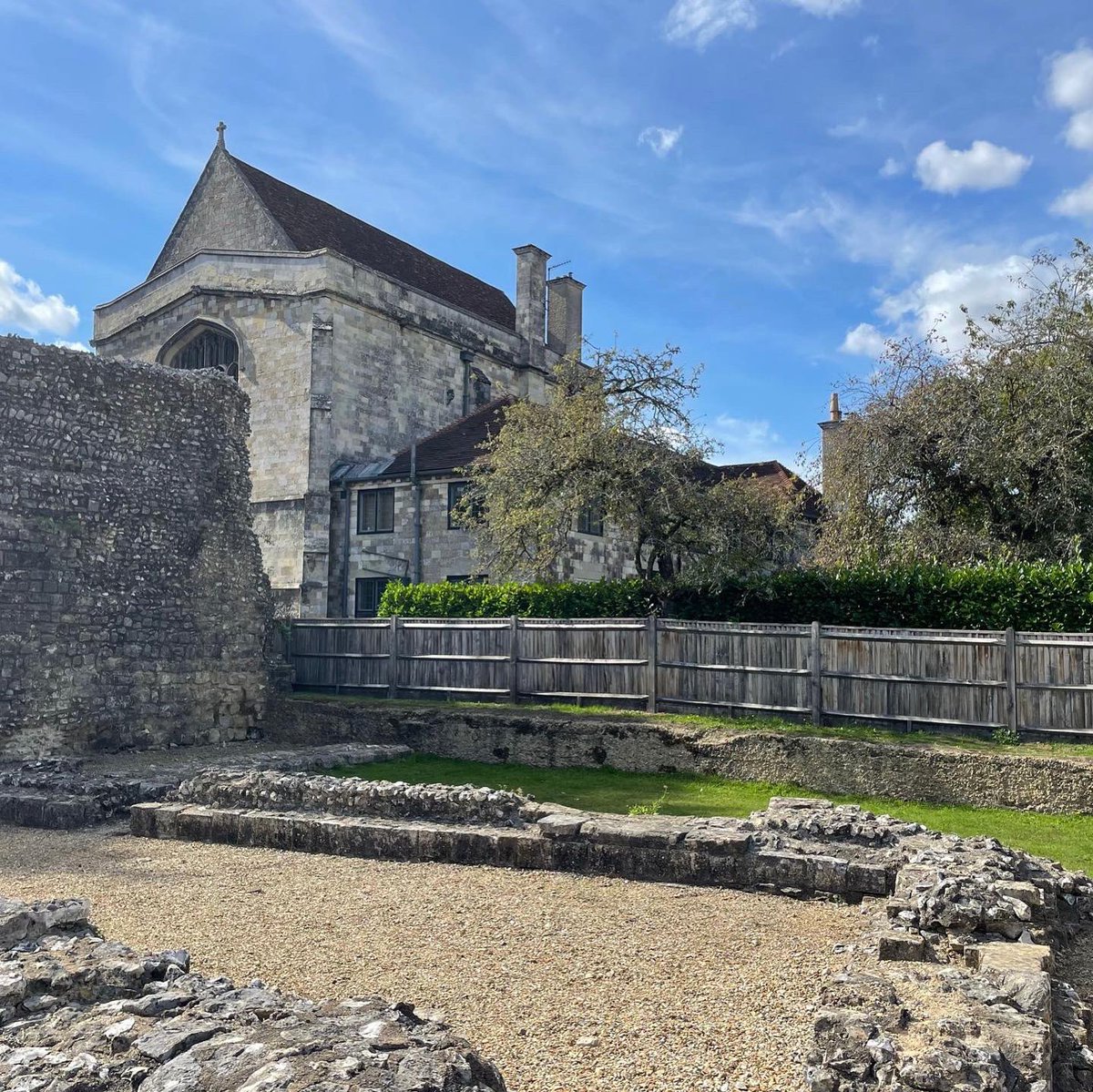 belgarumagents's tweet photo. Wolvesey Castle is also known as the ‘Old Bishops Palace’ and is a mere stones throw away from Winchester Cathedral.
It is free to look around so well worth a visit next time you’re in Winchester.
#wolveseycastle #visitwinchester #hellowinchester #winchesteruk @EnglishHeritage https://t.co/9fOY1TWWo4