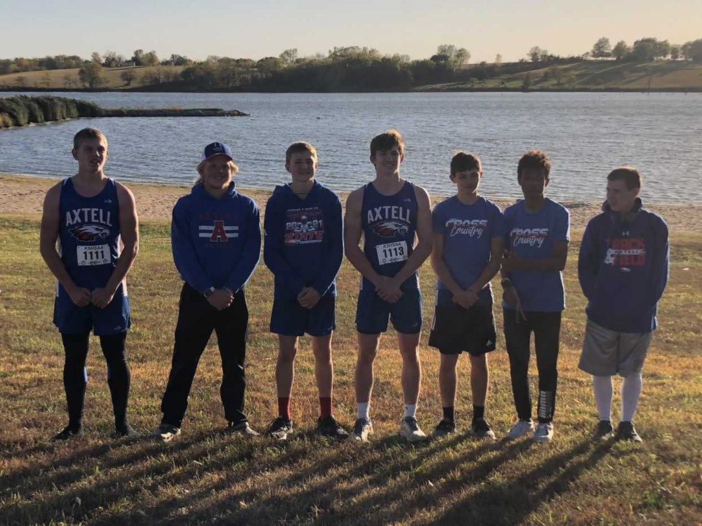 sportsinkansas's tweet photo. Axtell Eagle boys are Twin Valley League XC champs. 
How about this? 5 of 7 runners are dual sport athletes, also members of the undefeated football team - including XC league champion Grady Buessing.
#sportsinkansas https://t.co/xOP9fCQm68