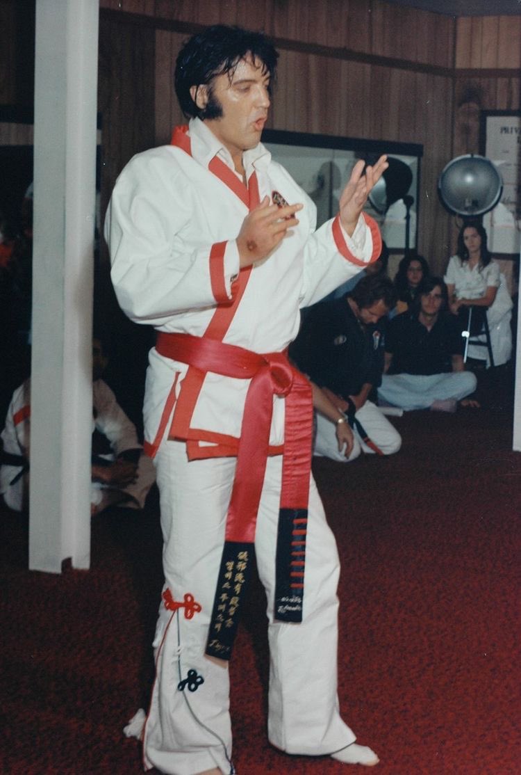 70seIvis's tweet photo. karate e 🧎‍♀️ https://t.co/Wmd6hJM8c8