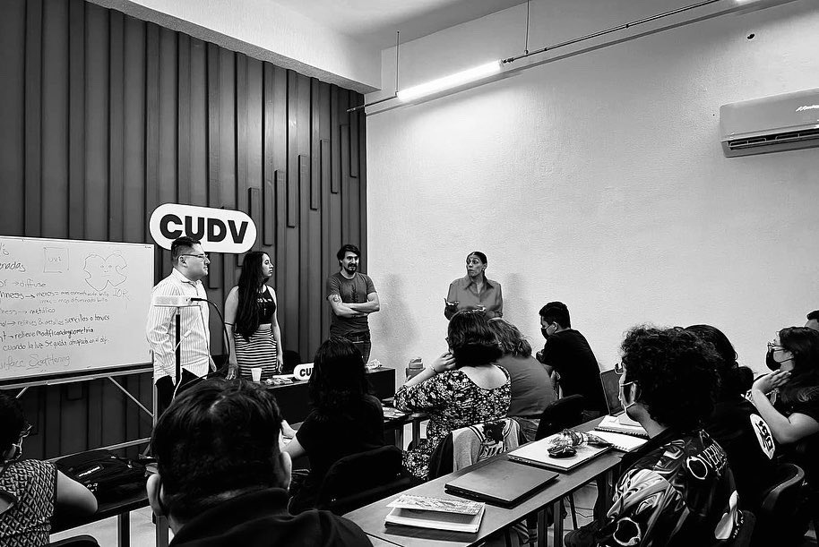 _arbolrojocine's tweet photo. Firmamos convenio con el Centro Universitario de Desarrollo Vanguardista #CUDV para que estudiantes de la licenciatura en Arte Digital y Animación puedan hacer su servicio social y prácticas profesionales con nuestra asociación. https://t.co/Pd7bWBAfIt