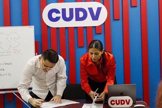_arbolrojocine's tweet photo. Firmamos convenio con el Centro Universitario de Desarrollo Vanguardista #CUDV para que estudiantes de la licenciatura en Arte Digital y Animación puedan hacer su servicio social y prácticas profesionales con nuestra asociación. https://t.co/Pd7bWBAfIt