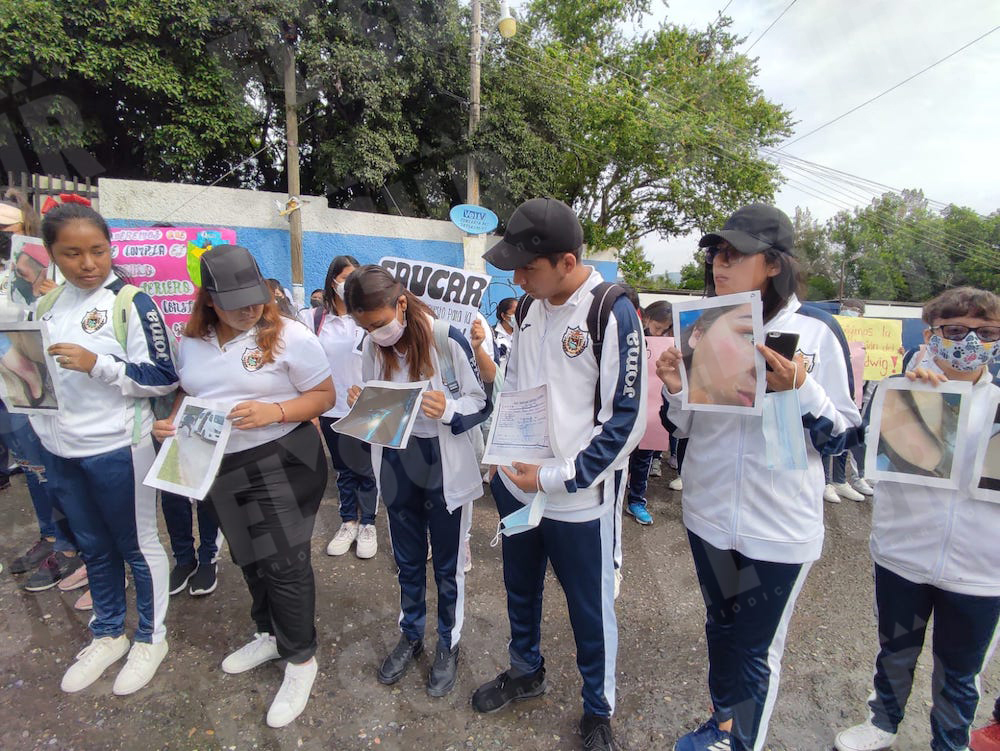 elsurdeguerrero's tweet photo. 🔹 Suspenden clases normalistas de #Guerrero en rechazo a la represión contra el #FUNPEG
#Chilpancingo https://t.co/z1qHK3dRHw https://t.co/NSBmNi962H