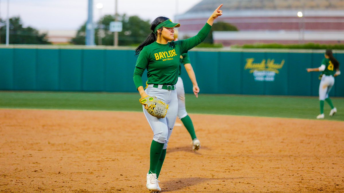 ☝️ more day until our 𝗚𝗿𝗲𝗲𝗻 & 𝗚𝗼𝗹𝗱 𝗪𝗼𝗿𝗹𝗱 𝗦𝗲𝗿𝗶𝗲𝘀 begins!!! Y’all ready for it? #SicEm 🐻🥎