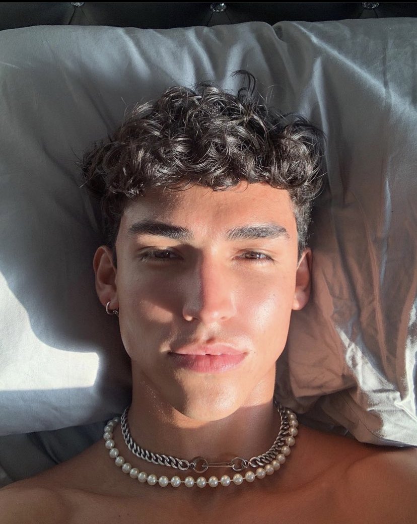 arthur james lockwood 
 ↳ ajlockwoods.carrd.co