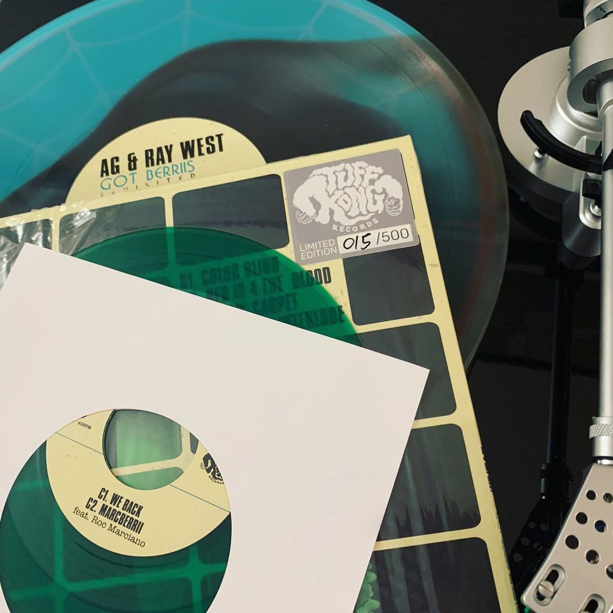 hiphopgods's tweet photo. AG & Ray West
Got Berriis (Revisited) on electric blue vinyl with bonus transparent green 7”
((Limited edtion: 015 / 500))
#limitededition #vinyl #tuffkong #records #redapples #fortyfive #gotberriis #revisited #ag #raywest #hiphopgods https://t.co/MI8wcvX7vd