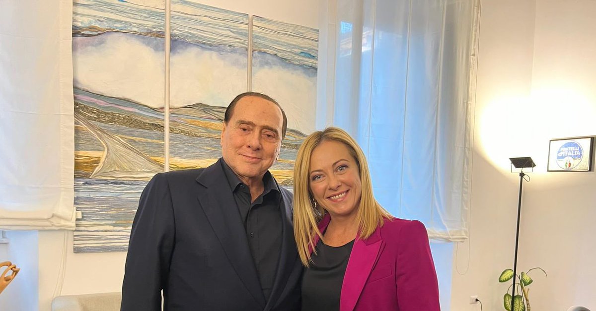 Ho incontrato Giorgia Meloni a Roma. Stiamo lavorando insieme per dare il più presto possibile all'Italia un Governo forte, coeso e di alto profilo che sappia affrontare le urgenze sin da subito.  

Per questo motivo, Fratelli d’Italia e Forza Italia si presenteranno uniti…