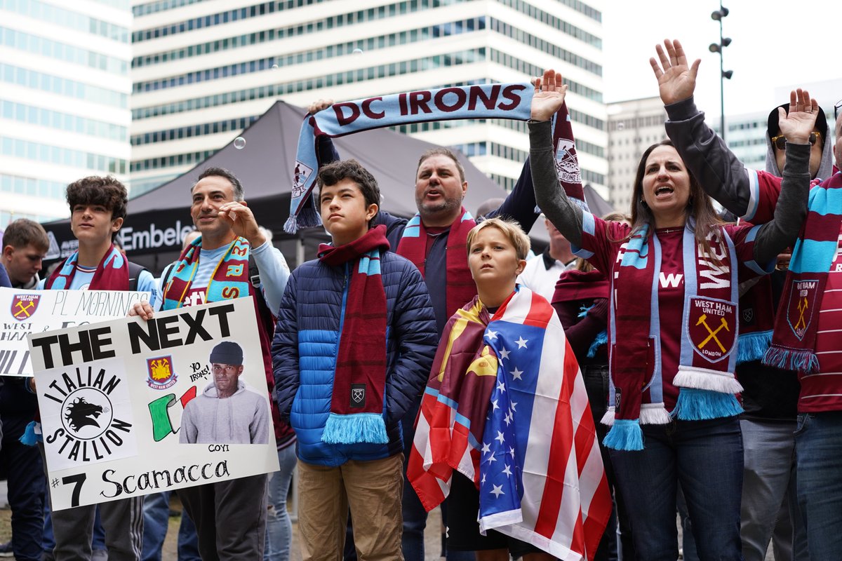 WestHam's tweet photo. Fantastic weekend at the @PLinUSA Fan Fest in Philadelphia ⚒️

A huge thank you to every Hammers fan that attended! 🙌 https://t.co/22moUe0yYv