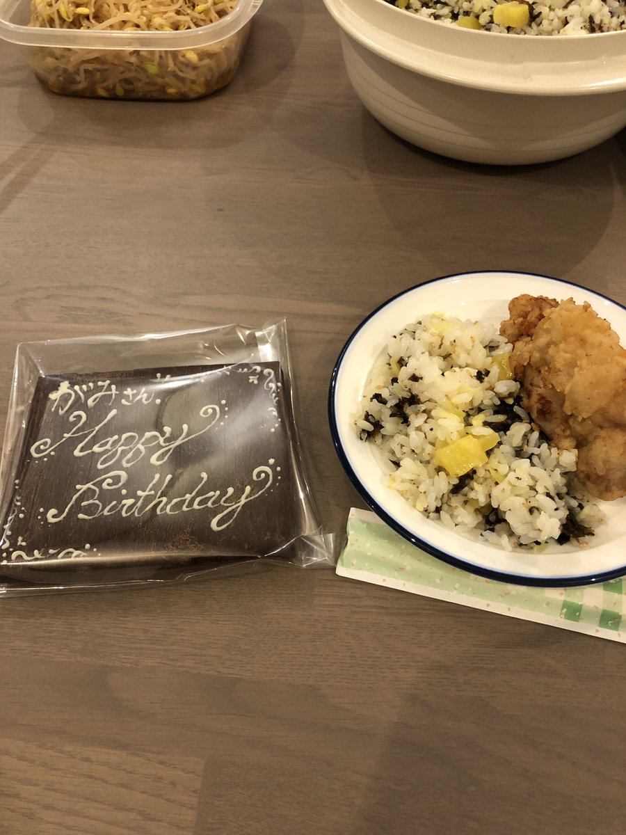 actrium1's tweet photo. 本日、とてもとても嬉しいことに、お世話になっている、#AlternativeCoffeeWorks でちょっと早い誕生日を祝って頂きました!!🎂
着替え終わったら料理やプレゼントが😭
めちゃんこ嬉しかったです!!✨😆
店長の娘さん、ゆなちゃんが作ってくれたケーキ、皆様から頂いたプレゼントでございます!✨ https://t.co/PcJqOj4TRv