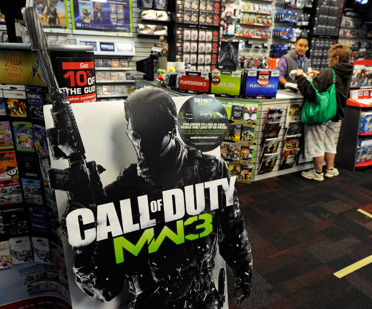 CODMW4Informer's tweet photo. Call of Duty MW3 release night, 2011.

simpler times… 🥲 https://t.co/pz3ByR8JjJ