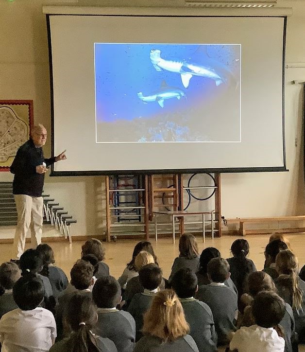 StJamesCPS's tweet photo. John Bantin, famous underwater photographer and writer of 'Amazing Diving Stories', visited Year 4 to show his fabulous underwater photographs and talk about life underwater. He explained about the habitats, food chains and symbiosis of animals living in our seas and oceans. https://t.co/48ZbbTgo4C