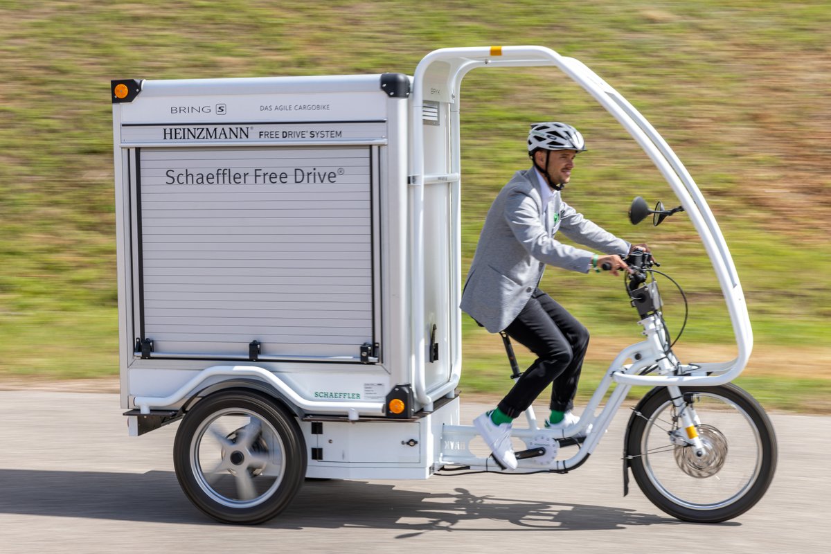 SchaefflerGroup's tweet photo. Our chainless electric drive system #FreeDrive for e-cargo bikes is a finalist for the German Sustainability Award Design 2022. The robust system provides maximum flexibility in the vehicle architecture with less wear. More: https://t.co/wm2iegSAH6
@_DNP_ #sustainability #DNP15 https://t.co/2unZBJWi2u