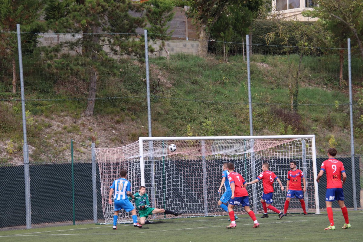Rethel_SF's tweet photo. Derby de la R3 📸⚽️ #TeamRSF❤️💙 https://t.co/O0F4qRzHjZ