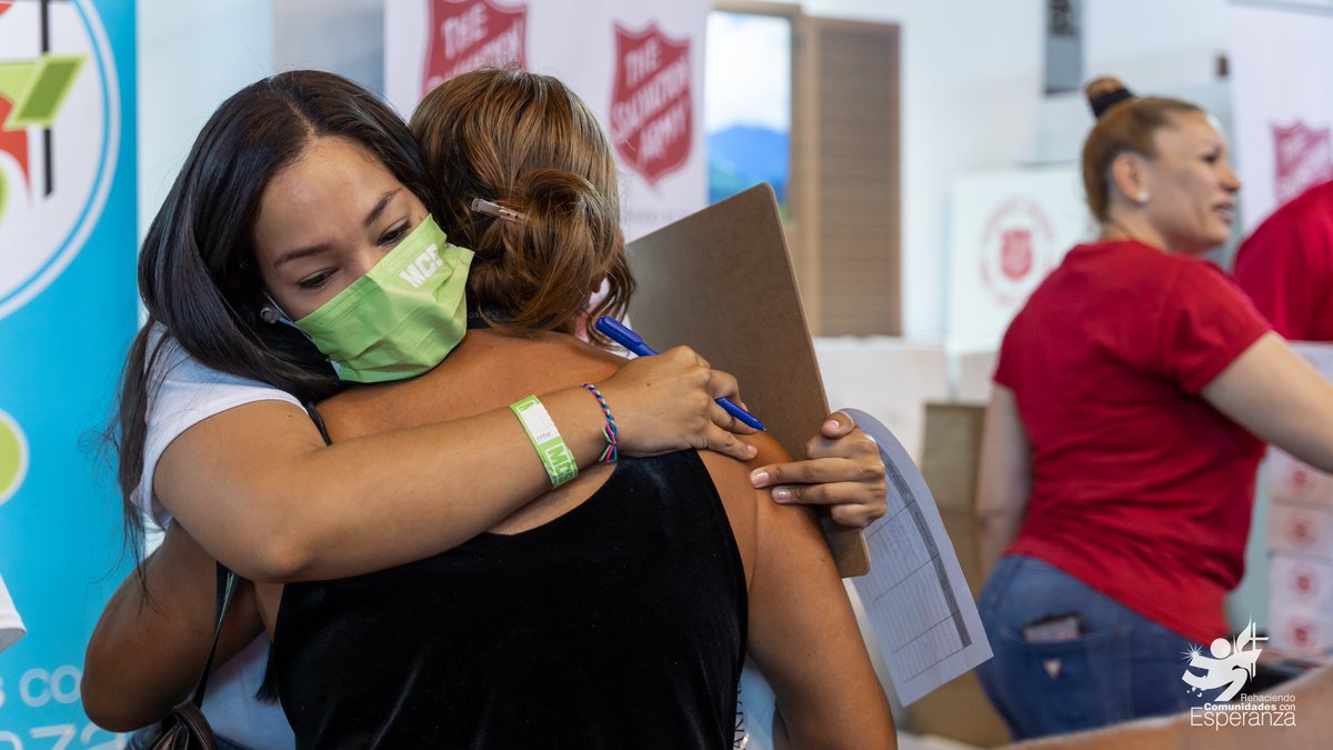 ReHace_IMPR's tweet photo. El pasado sábado 15 y domingo 16 de octubre, tuvimos la oportunidad de ser invitados a la actividad organizada por @mcshealthcares llamada PR SALUDABLE. Gracias a esta oportunidad orientamos a más de 2,000 personas. Estuvimos regalando lámparas solares y artículos para la niñez. https://t.co/PUM21MJ1I1