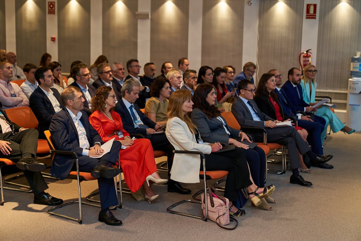 _ASTIC's tweet photo. 📷 Fotografías de #ASTICNET2022
Recepción y Ponencia Inaugural de @carmeartigas, Secretaría de Estado de Digitalización e Inteligencia Artificial. Ministerio de Asuntos Económicos y Transformación Digital @SEDIAgob
¡Síguenos en redes para más info de las Jornadas! https://t.co/aajRbDt00V