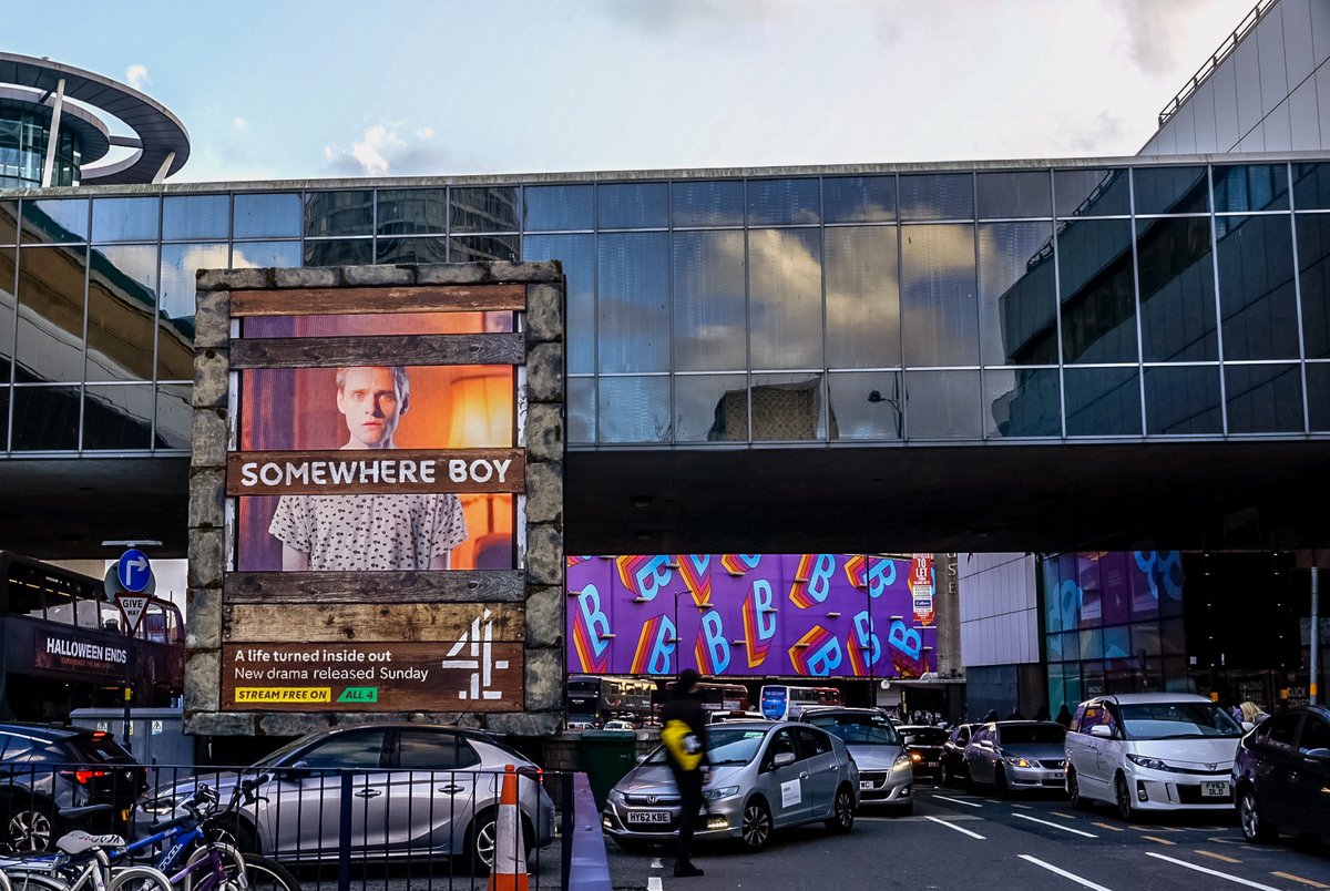 Did you spot our intriguing #SomewhereBoy billboard come to life in Birmingham? 👀 Wooden planks were gradually removed over the course of the week to reveal our protagonist Danny 🔨 More info here channel4.com/press/news/eye…