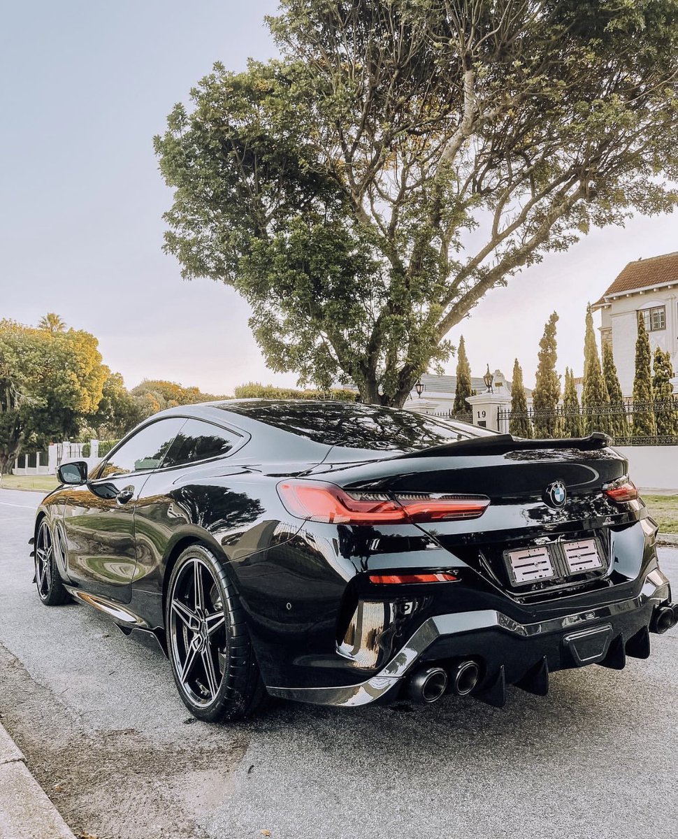 carpxrnpicx's tweet photo. BMW M850i https://t.co/elmsKfkVm7