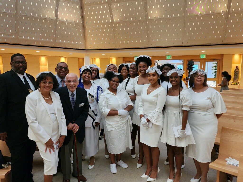 XULApres's tweet photo. On Saturday, we celebrated our 10-year anniversary for the @XULA1925βs chapel.
Celebrating a decade of devotion, the chapel has became home to many events, including daily mass. We look forward to the next decade of devotion!
#DecadeOfDevotion
ππΎ https://t.co/IvsKBmX8LK