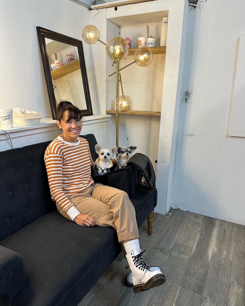samcarrell's tweet photo. Set life with 2 pups is better than 1 ⭐️💗
@TINKERBELLEadog #bellethedog #tinkerbellethedog #workingactor #workingmodel #influencer #dogmom #nycinfluencer #holidayshoot #secretshoot #fall #holidayseason #halloween #papitese #dogsofinstagram #dog #actor #model #work https://t.co/gmU56Iz0WJ