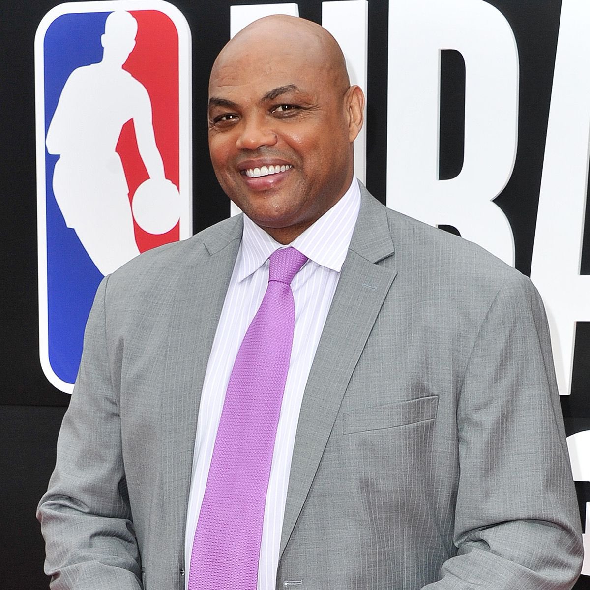Charles Barkley has agreed to a 10-year deal with TNT that could reach up to $200M, per @AndrewMarchand