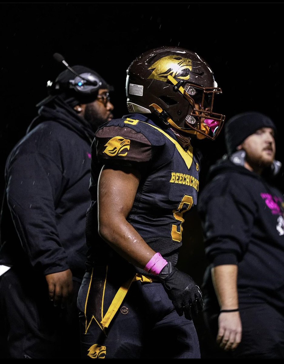 CoachSmith_010's tweet photo. Go to war with both my dawgs any day #DEnds #THEMOB https://t.co/39t0bJlsfc