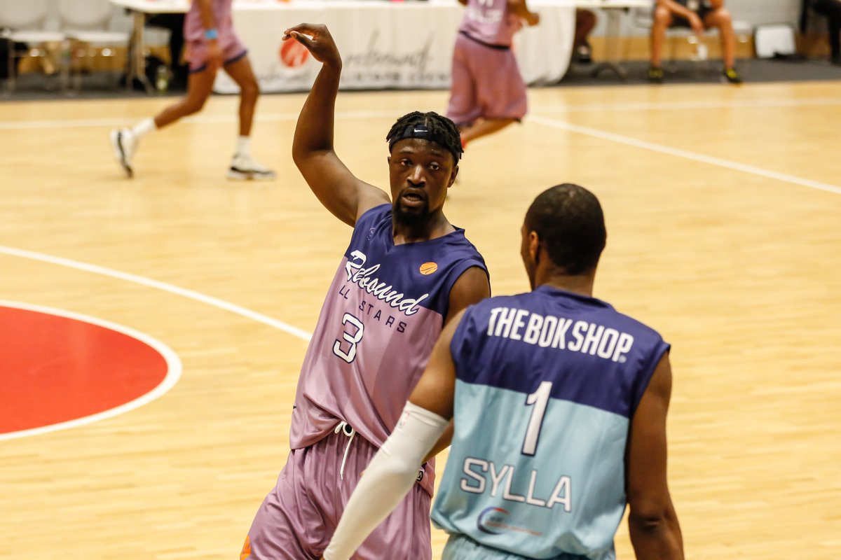 Rebound__'s tweet photo. @LondonClassic22 @AlwaysBallinUK @CopperBoxArena @Tosan_Evb @MIKETUCK15 @chan2211 @ElvisiDusha @InspirusSports A great partner to have. They did a great job with our All-Star collab
#JustTheStart
#RASG22 https://t.co/fiNwJv8A8T