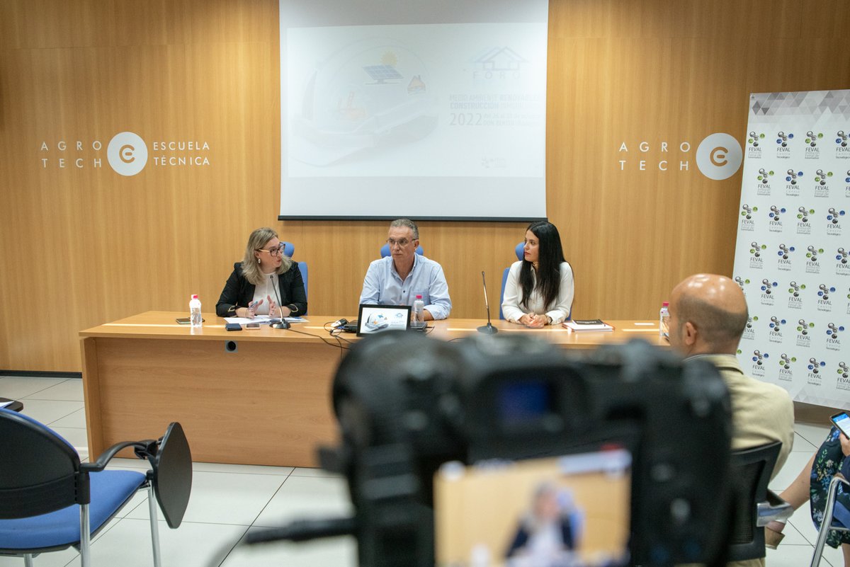 FiconFeval's tweet image. FORO FICÓN se celebrará del 26 al 28 de octubre en Feval. Esta mañana ha sido presentado por la directora general de @FEVAL_ , Susana Cortés; la presidenta del comité organizador, Carmen Cortés; y el alcalde de Don Benito, José Luis Quintana.
➕INFO  feval.com/ficon/