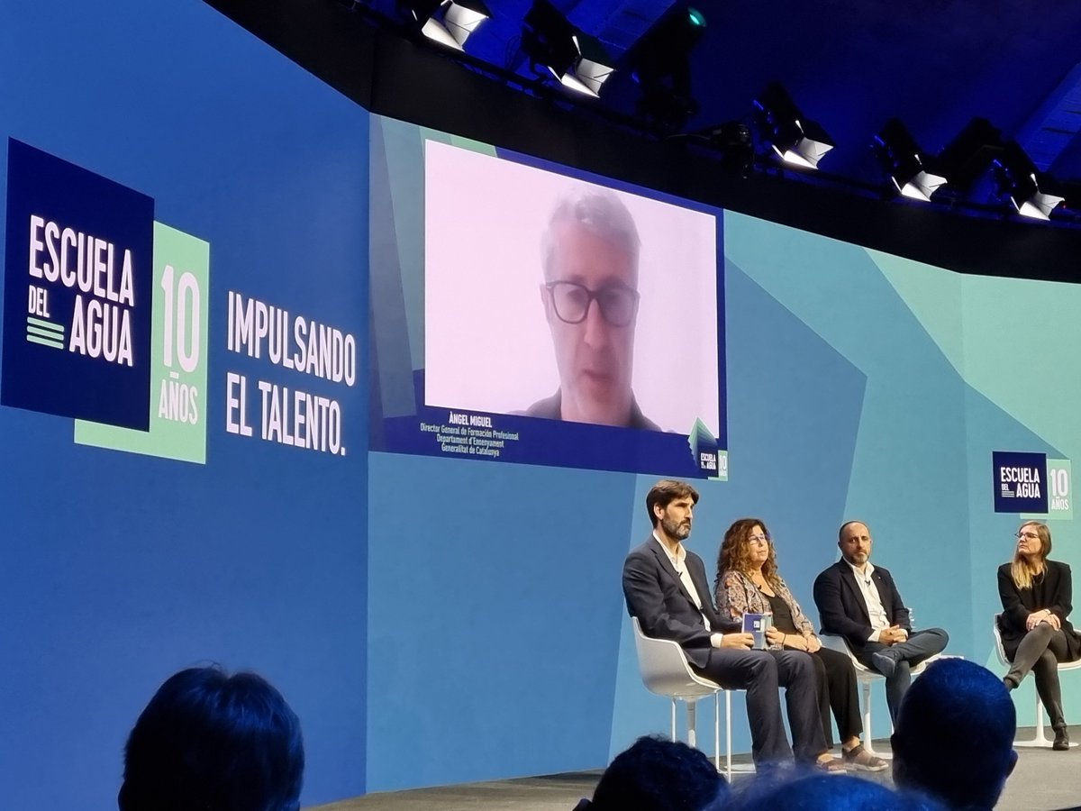 Veolia_Cat's tweet photo. 🤝El director de @fpcatalunya, @amiguel_FP, va participar en l'impuls dels graus #FPDual de l'aigua, especialment des de #Tarragona amb @insperemartell.

Felicita l'@_EscueladelAgua per donar resposta a les necessitats de les persones, territoris i empreses. #10añosEscueladelAgua https://t.co/PQd9oyA6ej