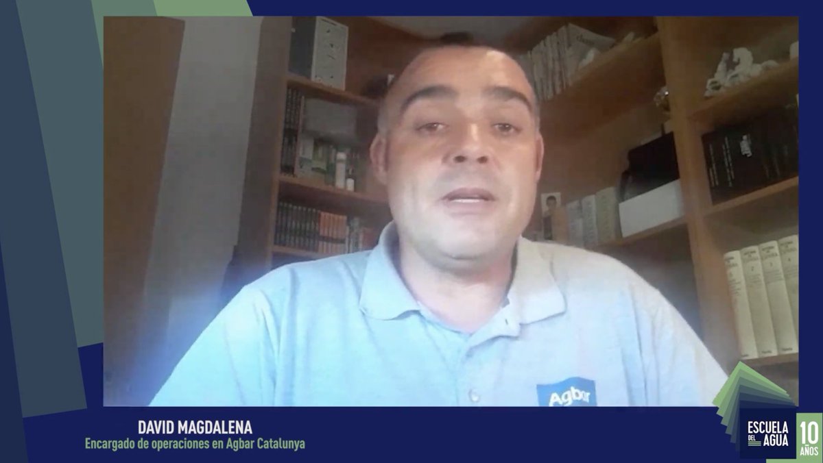 Veolia_Cat's tweet photo. 🗣️ David Magdalena, encarregat de distribució al #Penedès, explica la seva positiva experiència per a l'acreditació de competències professionals.

Aquesta és una de les línies de treball de l'@_EscueladelAgua, juntament amb campanyes, màsters, postgraus... #10añosEscueladelAgua https://t.co/xBTRdGynBF