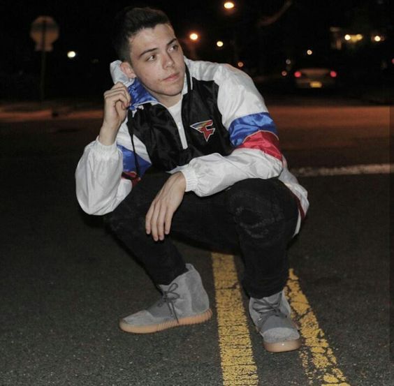 FaZeClan's tweet photo. Throwing it back to 2016 https://t.co/GWYjzRduB7