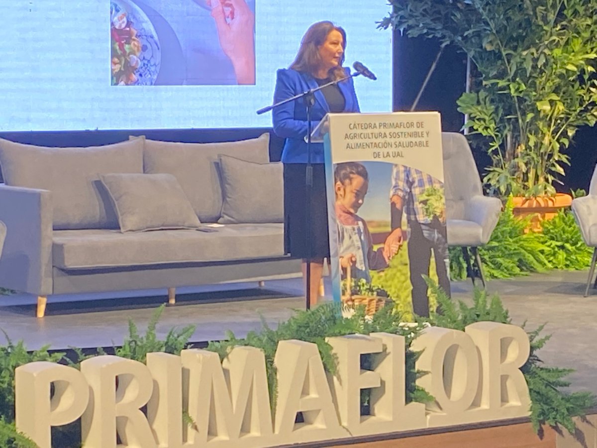 AgriculturAnd's tweet photo. @CarmenCrespoPP @AndaluciaJunta @Vperezrrayo @cverasanchez @AlmeriaJunta @aranchamartinpp @primaflor_es @ualmeria 🗣 @CarmenCrespoPP clausura las II Jornadas de la ‘Cátedra @Primaflor_es de Agricultura Sostenible y Alimentación Saludable’ de la @UAlmeria.
🚰 La consejera pide al Estado que #rectifique los #PGE y se declaren de #emergencia las grandes #obras de #desalación de #Andalucía https://t.co/PwlsK1Uk6K